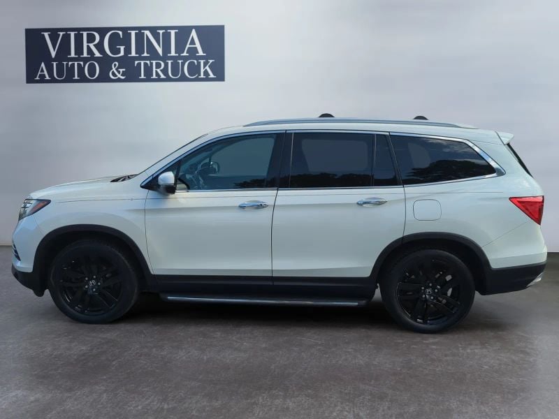 2017 Honda Pilot Touring Sport Utility 4D Photo in Norfolk VA 23518