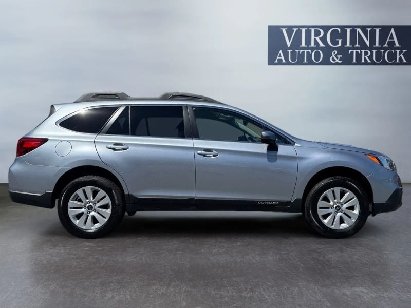 Pre-Owned 2017 Subaru Outback 2.5i Premium Wagon 4D - photo - 3