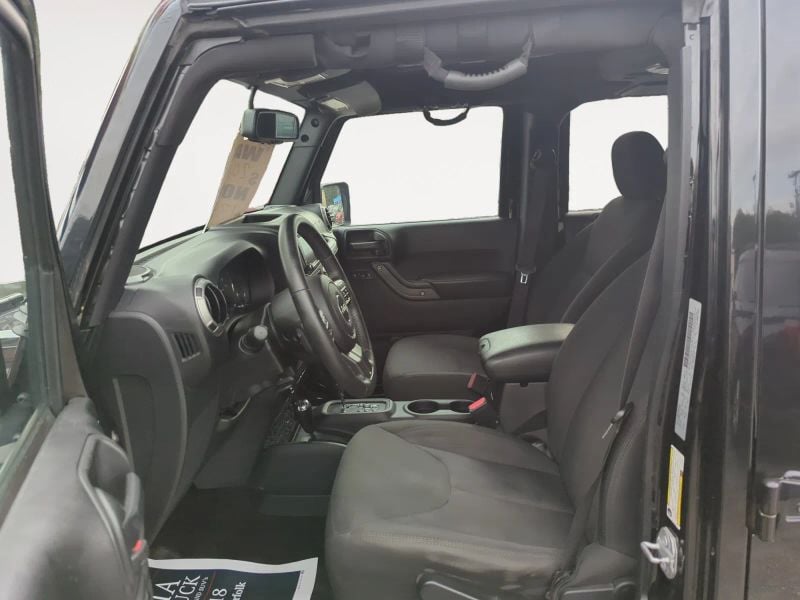 Pre-Owned 2017 Jeep Wrangler Unlimited Sport SUV 4D - photo - 10