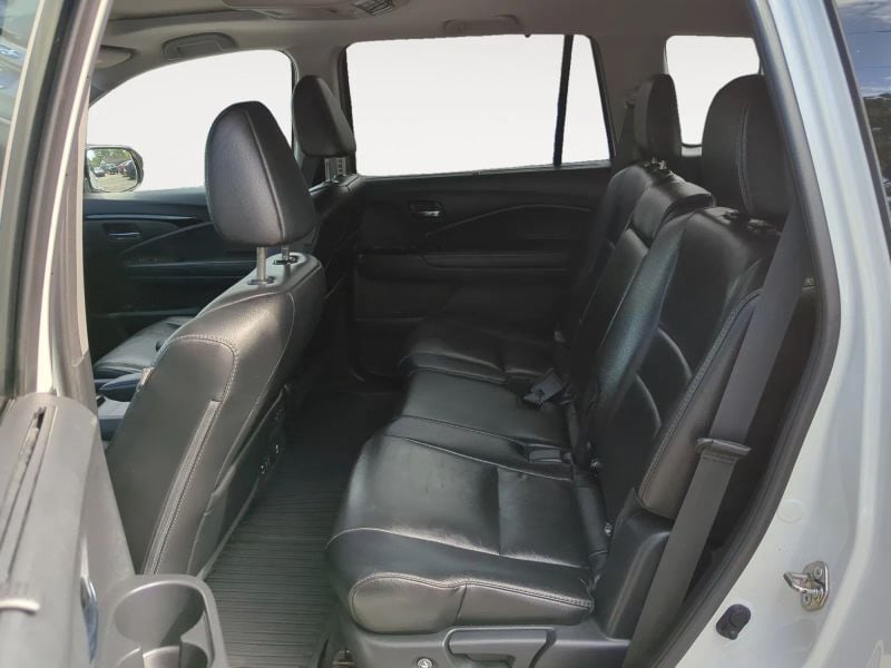 Pre-Owned 2017 Honda Pilot Touring Sport Utility 4D - photo - 16