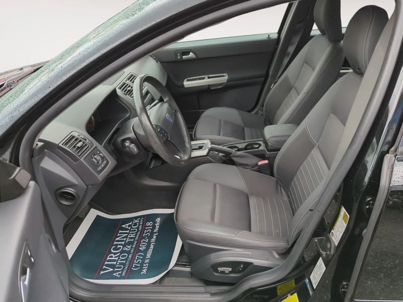 Pre-Owned 2006 Volvo S40 T5 Sedan 4D - photo - 11