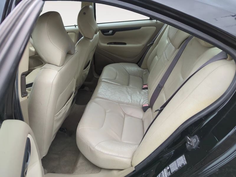 Pre-Owned 2002 Volvo S60 Sedan 4D - photo - 11