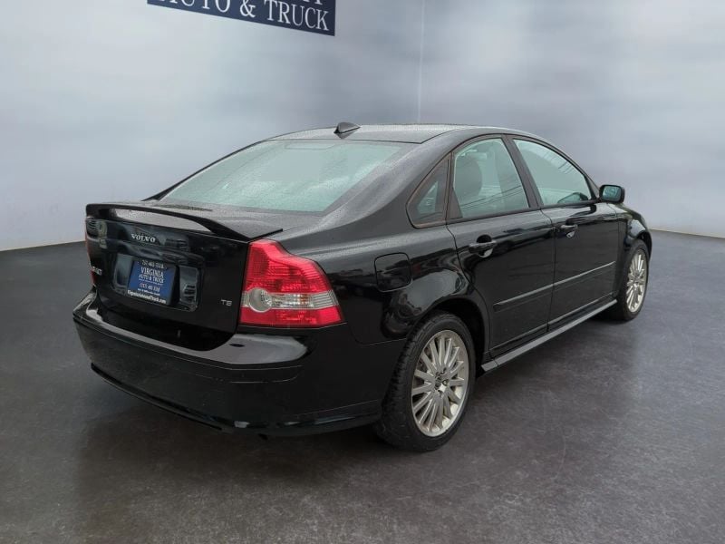Pre-Owned 2006 Volvo S40 T5 Sedan 4D - photo - 9