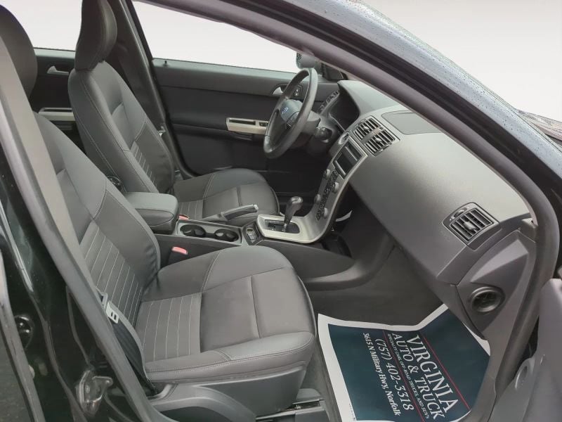 Pre-Owned 2006 Volvo S40 T5 Sedan 4D - photo - 12